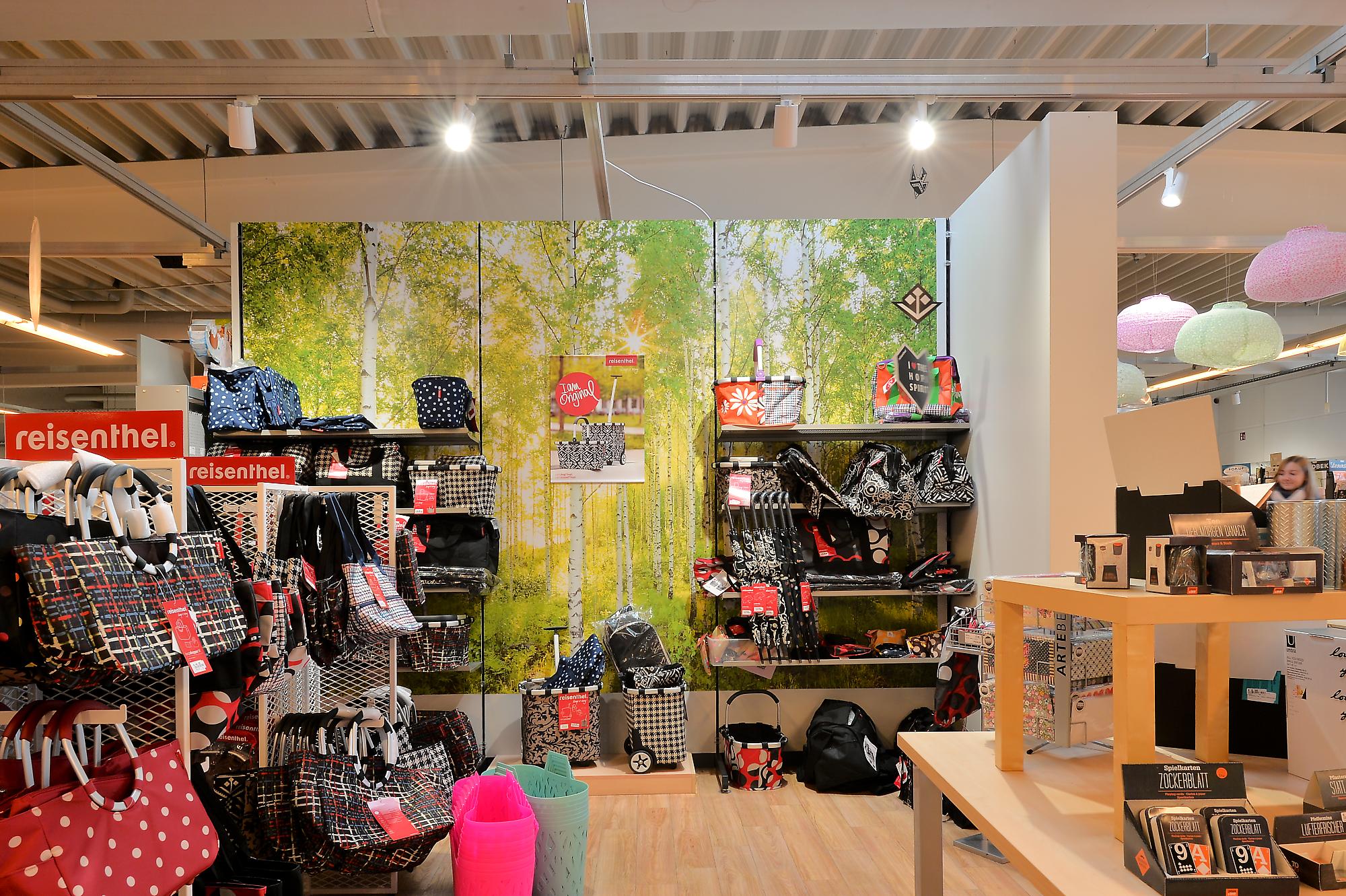 Saueracker GmbH & Co. KG Fürth - Teilumrüstung der Beleuchtung im Saueracker Ladengeschäft