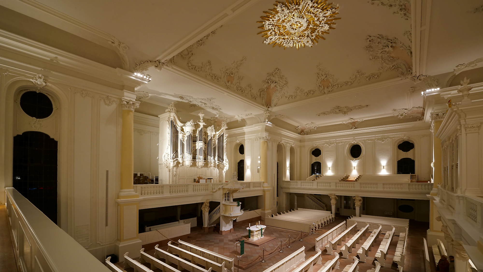 Ludwigskirche Saarbrücken - Lichtakzente im barocken Denkmal der Ludwigskirche in Saarbrücken